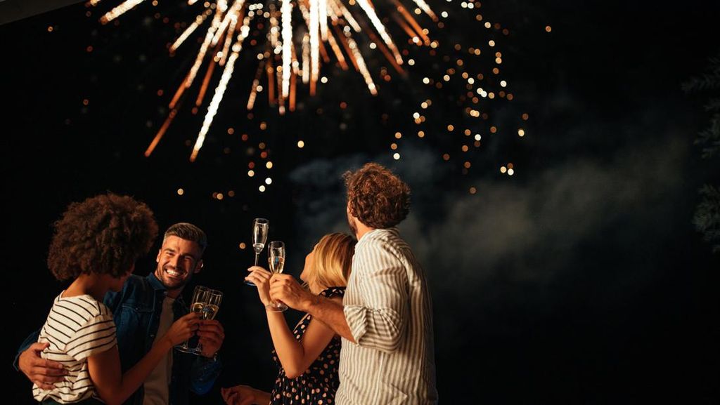 10 Kegiatan Seru Malam Tahun Baru Bersama Keluarga dan Teman