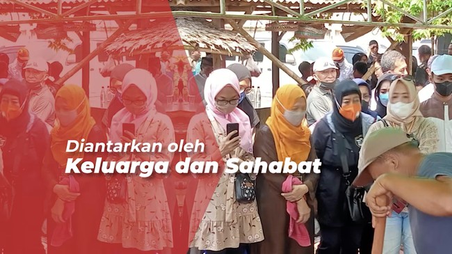 Istri Jimmy Gideon Tetap Tegar Lihat Pemakaman Suaminya