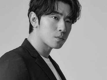 Permintaan Maaf Lee Si Eon karena Lepas Masker di Hari Pernikahannya