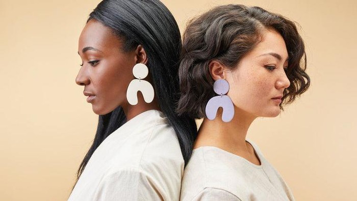 Model Anting yang Cocok untuk Pemilik Wajah Bulat