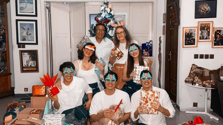 Pasangan artis beda agama rayakan Natal