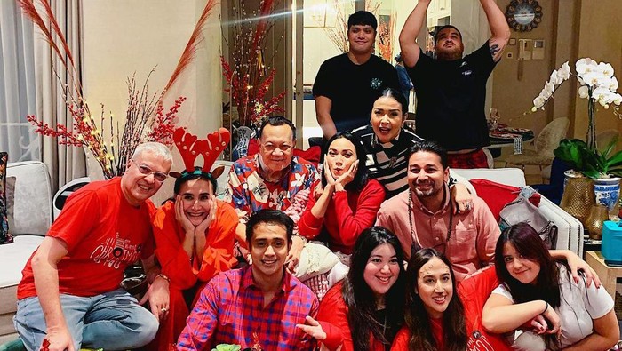 Pasangan artis beda agama rayakan Natal