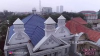 <p>Selain dijuluki Kota Pahlawan, Surabaya dikenal sebagai tempat tinggal para crazy rich. Seperti pasangan miliuner Aswin Yanuar dan Claudya Harida. Dalam sebuah kesempatan, ia perlihatkan isi rumahnya, Bunda. (Foto: YouTube TRANS TV OFFICIAL)</p>