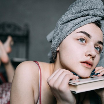 img-title OTW Awet Muda, Ini 4 Rangkaian Skincare di Usia 20-an untuk Tunda Penuaan