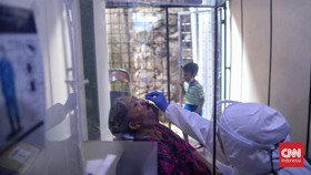 FOTO: Tes Antigen Gratis Bagi Warga yang Mau ke Luar Kota Jakarta