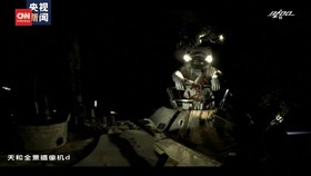 VIDEO: 6 Jam Astronaut China Ganti Kamera di Luar Angkasa