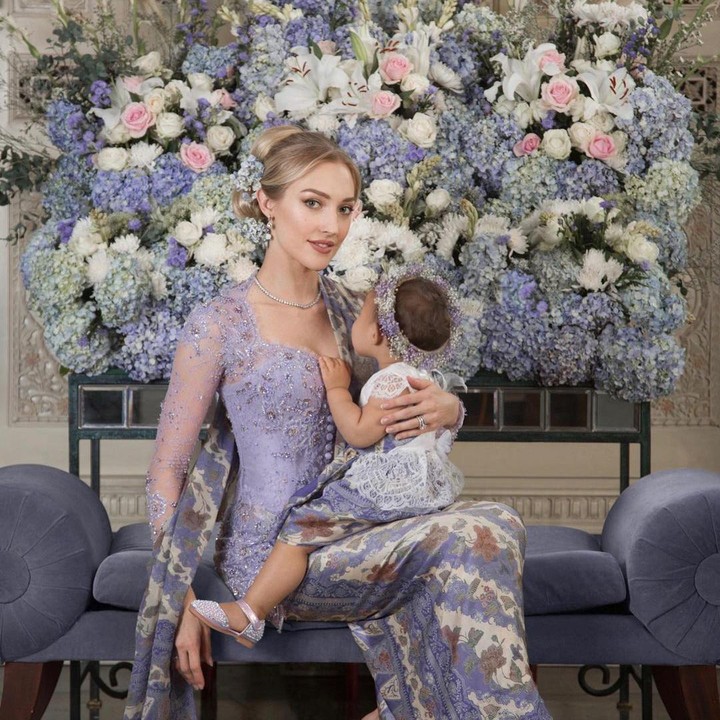 <p>Varsha benar-benar terlihat cantik, ya. Bagaimana menurut Bunda? (Foto: Instagram @varshaadhikumoro)</p>
