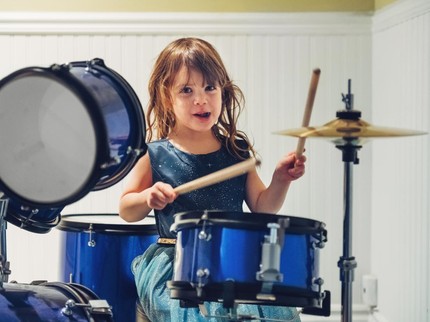 7 Alat Musik Ritmis dan Cara Memainkannya, Bisa Dikenalkan ke Anak Ya Bun!