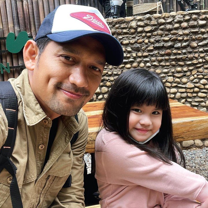 <p>Ibnu dan Yaya memang sering menghabiskan waktu bersama. Ayah dan anak ini terlihat selalu lengket dan enggak bisa terpisahkan. (Foto: Instagram @ibnujamilo)</p>