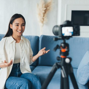 img-title Terapkan 6 Cara Jitu Ini untuk Menjadi Influencer Cerdas yang Sukses di Dunia Digital, Yuk Simak Beauties!