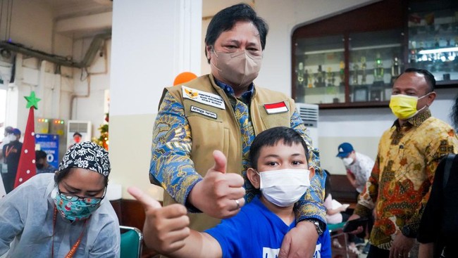 Menko Perekonomian Airlangga Hartarto mengungkapkan vaksinasi anak usia 6-11 tahun sangat bagus untuk memulai sekolah tatap muka.