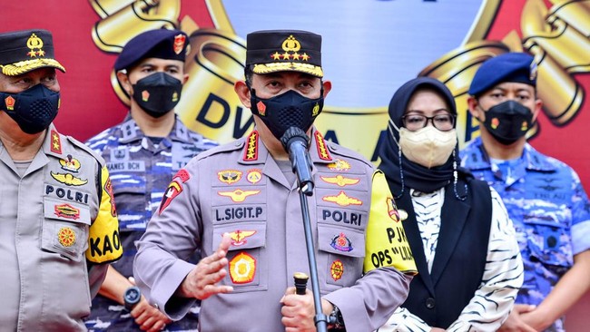 Dinas peternakan daerah dan kepolisian setempat bisa bekerja sama untuk mencegah penyebaran PMK ke wilayah lain.
