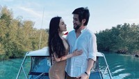 Setahun Menikah, Intip 7 Potret Penampilan Terbaru Kevin Aprilio Bareng Istri