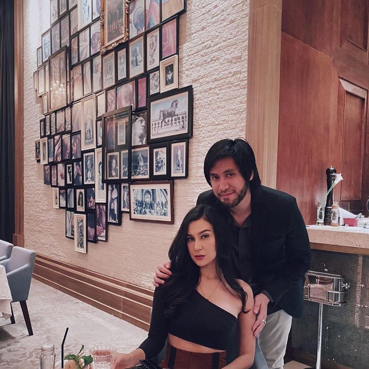 <p>Dalam memperingati hari spesial tersebut, Kevin pun unggah foto bersama dengan caption romantis. <em>"Yeayyy 1 thn sudah married, love u even more @vicymelanie!!</em> <em>God bless ur soul #marriedlife</em>," tulisnya melalui akun @kevinaprilio. (Foto: Instagram @kevinaprilio)</p>