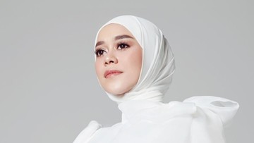 LESTI NANGIS DENGAR DOA IBUNDA &amp; RIZKY BILLAR