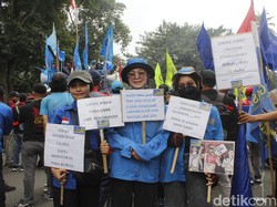 Buruh Demo Lagi di Gedung Sate, Desak Ridwan Kamil Revisi UMK 2022