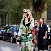 Valentine Ini Terpaksa Kencan Virtual? Ini Busana Santai dan Stylish yang Bisa Kamu Pakai