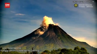 VIDEO: Hari Ini Gunung Merapi 2 Kali Luncurkan Awan Panas