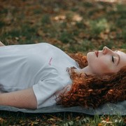 Ingin Kulit Glowing Alami Tanpa Skincare? Cobain 6 Pose Yoga Ini, Sekaligus Bikin Sehat!