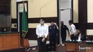 Persidangan kasus mendiang Laura Anna tetap dilanjutkan dan Gaga Muhammad pun tampak hadir&period; Yuk intip penampakan Gaga Muhammad&excl;