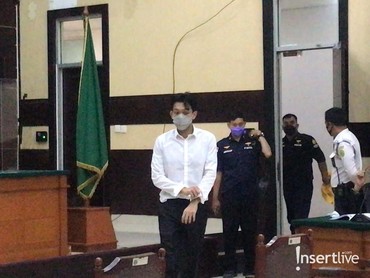 img-title Ngeles Depan Hakim Soal Minum Alkohol, Video Mabuk Gaga yang Hilang Disorot