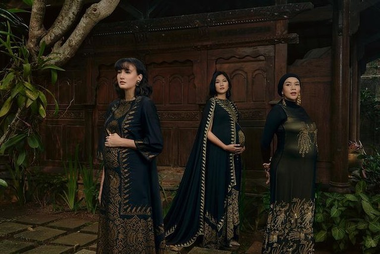 7 Gaya Unik Maternity Shoot Nadine Chandrawinata Hamil Anak Pertama Nadine Chandrawinata melakukan beberapa kali pemotretan kehamilannya dengan konsep berbeda-beda. Yuk intip!