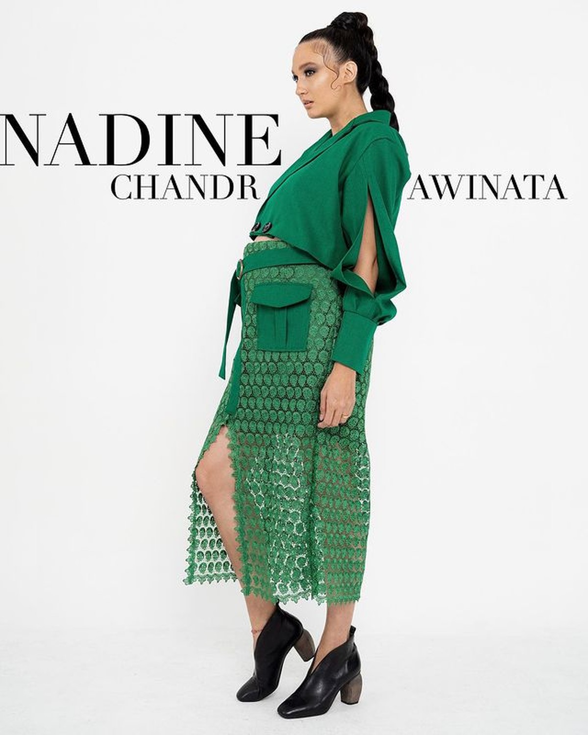 Nadine Chandrawinata melakukan beberapa kali pemotretan kehamilannya dengan konsep berbeda-beda&period; Yuk intip&excl;