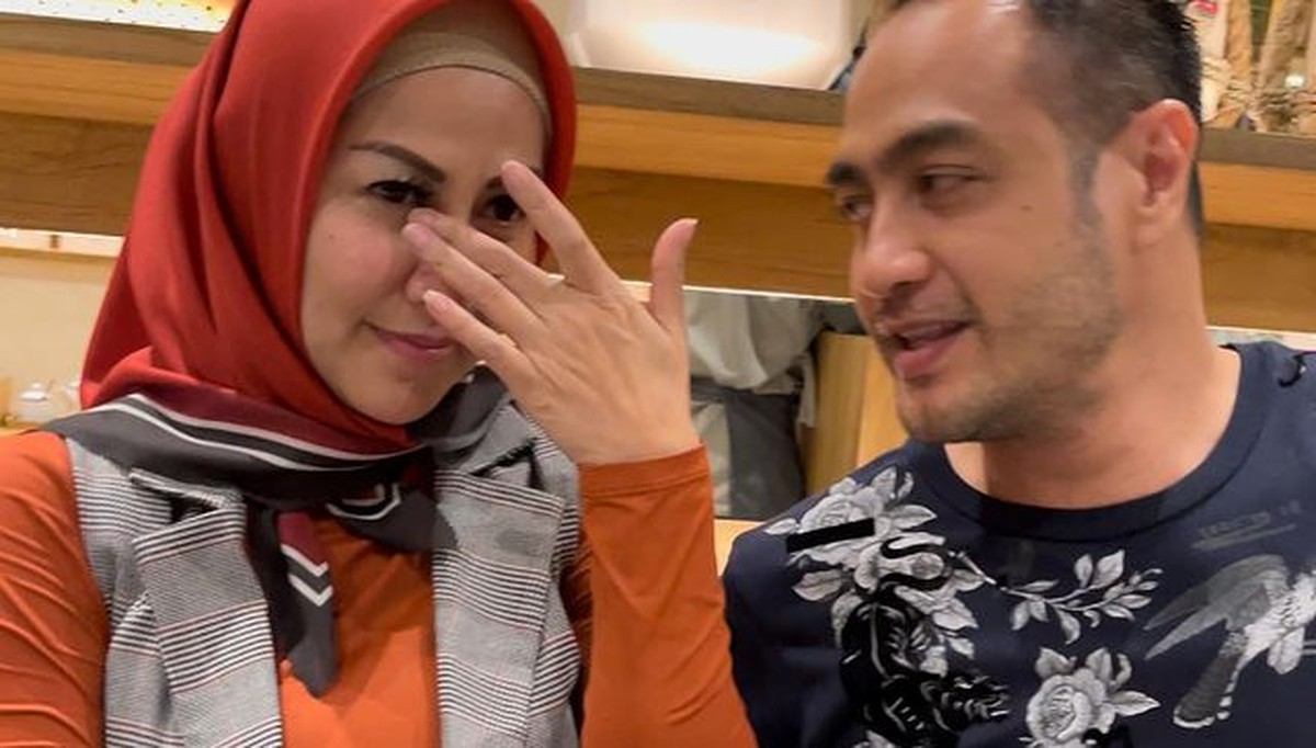 Ferry Irawan baru saja membagikan kabar bahagia melamar Venna Melinda&comma; yuk kita intip momen harunya&excl;
