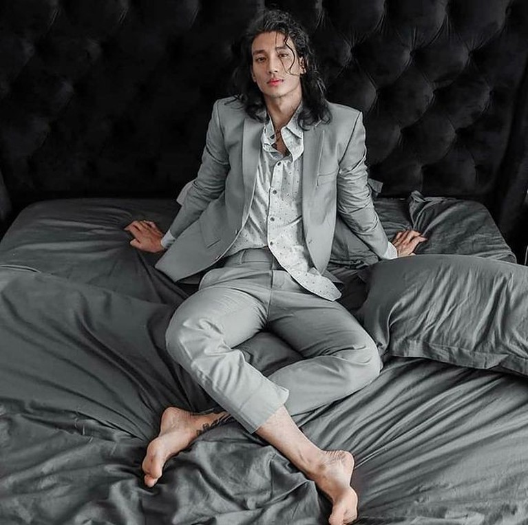 Model dan aktor Myanmar, Paing Takhon dinobatkan sebagai pria tertampan di dunia yang merupakan seorang tahanan. Yuk intip pesonanya!