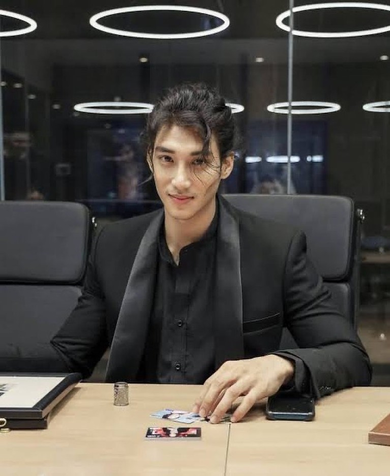 7 Pesona Paing Takhon Pria Tertampan di Dunia yang Jadi Tahanan Myanmar Model dan aktor Myanmar, Paing Takhon dinobatkan sebagai pria tertampan di dunia yang merupakan seorang tahanan. Yuk intip pesonanya!