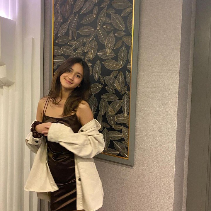 <p>Tak cuma berparas cantik, putri sulung Ferry Maryadi ini juga kerap bergaya trendi. Gaya berpakaiannya khas banget anak remaja. (Foto: Instagram @harleyavaprincy)</p>
