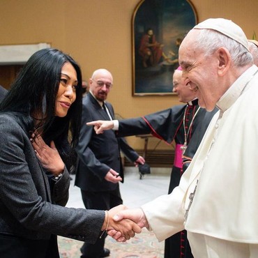 Momen Tak Terlupakan Anggun C Sasmi Kala Jumpa Paus Fransiskus