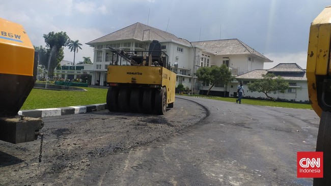 Pengaspalan rumah dinas Gubernur Sumatera Utara (Sumut), Edy Rahmayadi yang dianggarkan Rp2 miliar kini sudah dalam proses pengerjaan.