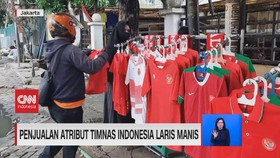 VIDEO: Penjual Baju Timnas Dadakan Laku Keras