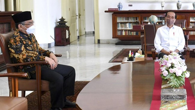 Ketua Umum Pengurus Besar Nahdlatul Ulama (PBNU) Yahya Cholil Staquf menemui Presiden RI Joko Widodo di Istana Kepresidenan Bogor, Jawa Barat.