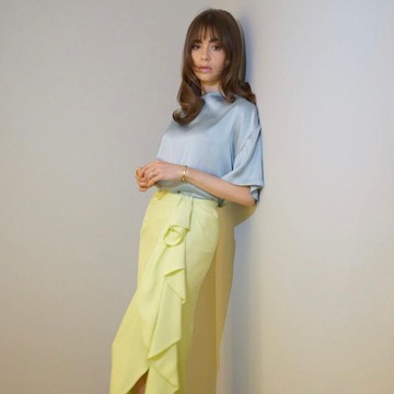 Berusia Kepala Tiga, Berikut Trik Gaya ala Lily Collins yang Bisa Jadi Inspirasi untuk Tampil Awet Muda