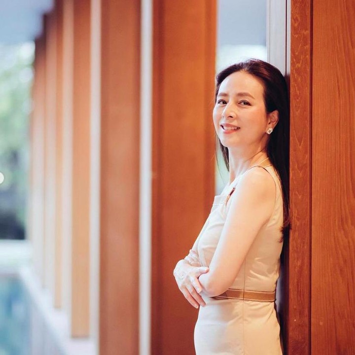 <p>Madam Pang juga aktif di media sosialnya, lho. Pengikutnya di Instagram sudah lebih dari 600 ribu orang. Karier dan jejaknya di berbagai industri tentu membuat banyak orang kagum padanya ya? (Foto: Instagram @panglangsam)</p>