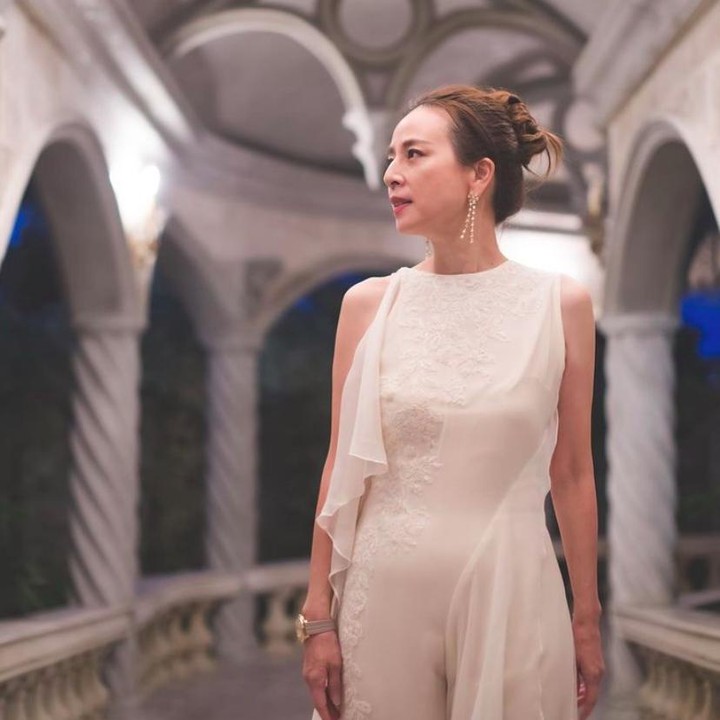 <p>Wanita 55 tahun ini juga memiliki latar pendidikan yang impresif. Madam Pang merupakan lulusan Chulangkorn University dan lulus S2 di Boston University. (Foto: Instagram @panglangsam)</p>