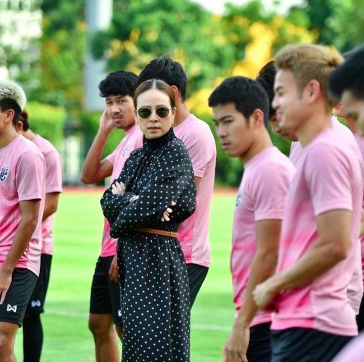 <p>Mengutip Bangkok Post, Madam Pang dianggap telah memenuhi syarat karena telah membawa tim putri ke putaran final Piala Dunia FIFA dua kali ketika dia menjadi manajernya. (Foto: Instagram @panglangsam)</p>