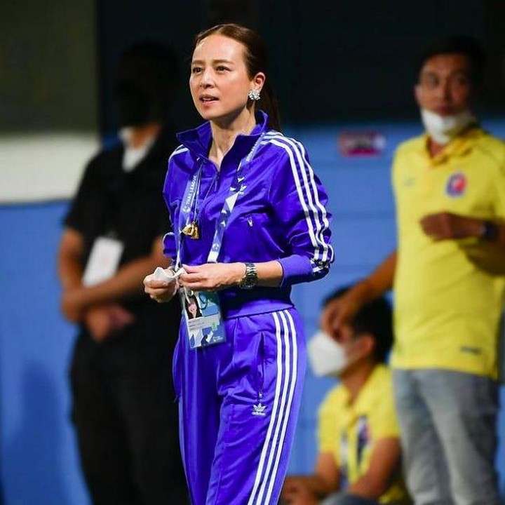 <p>Madam Pang yang merupakan ketua tim liga utama Thailand Port Football Club, pernah mengatakan bahwa sepak bola tetap menjadi passion utama dalam hidupnya dan bahwa mengelola tim nasional adalah posisi yang melekat di hatinya. (Foto: Instagram @panglangsam)</p>
