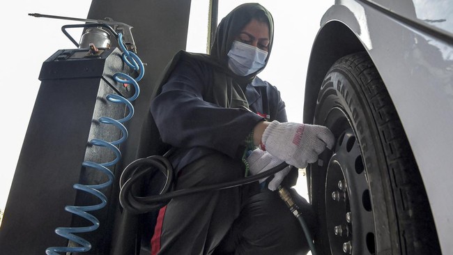 FOTO: Cerita Montir Wanita di Arab Saudi