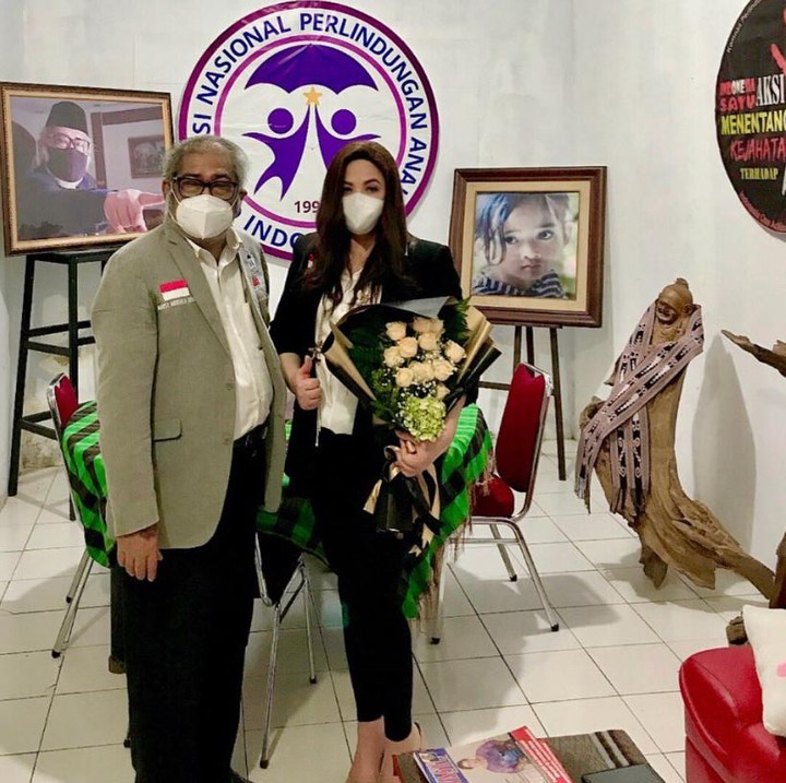 <p>Pada Hari Ibu, 22 Desember 2021 lalu, Cornelia dilantik menjadi Ketua Komnas Perlindungan Anak DKI Jakarta, Bunda. Ia sangat bahagia karena bisa menjadi bagian dari Komnas Perlindungan Anak. (Foto: Instagram: @perempuanpanggung)</p>