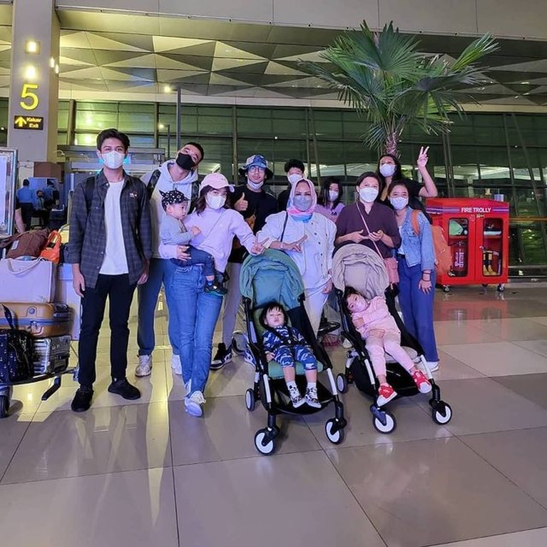 Potret Fuji bersama Gala Liburan ke Bali Potret Fuji bersama Gala Liburan ke Bali