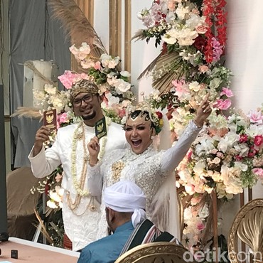 Roro Fitria Resmi Menikah dengan Mahar Unik
