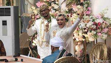 img-title Roro Fitria Resmi Menikah dengan Mahar Unik