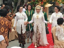 Serba-serbi Pernikahan Roro Fitria dan Andri Irawan