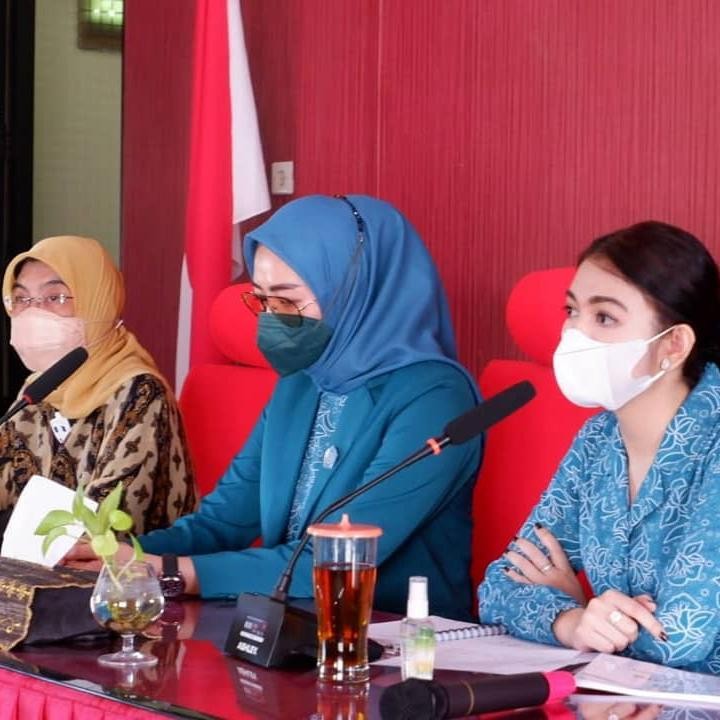 <p>Sejak Februari 2021, Selvi Ananda resmi dilantik menjadi Ketua Tim Penggerak Pemberdayaan dan Kesejahteraan Keluarga (PKK) Kota Surakarta, Bunda. (Foto: Instagram @pkkkotasurakarta)</p>