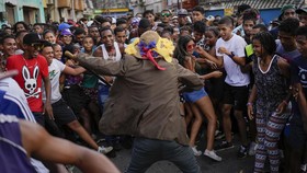 FOTO: Kemeriahan Pesta Anak-anak Suci di Amerika Latin