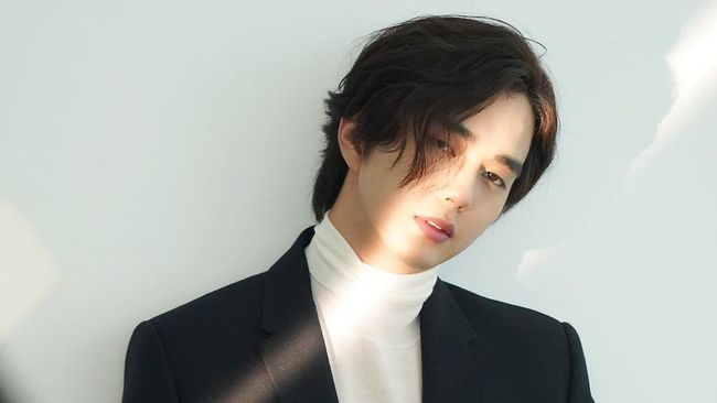 Aktor Yoo Seung-ho disebut sedang membahas rencana gabung YG Entertainment.