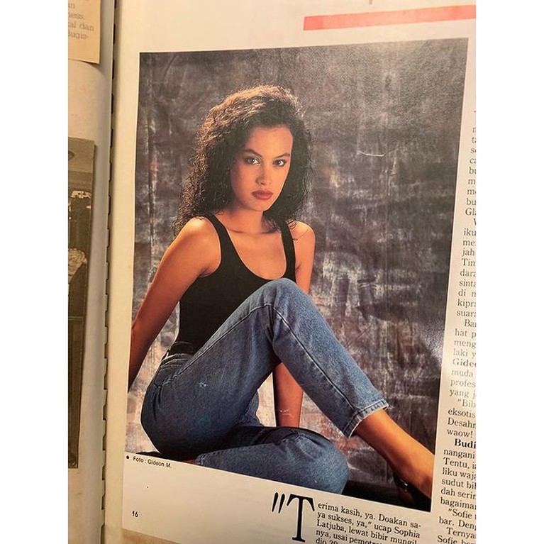 7 Foto Lawas Masa Muda Sophia Latjuba yang Bikin Pangling Sophia Latjuba jadi perbincangan publik usai mengunggah foto lawas masa mudanya. Yuk intip potretnya!